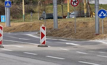 Zdeformovaná cesta na Obchodnej ulici v Žiline je v súlade s normou projektovania miestnych komunikácií