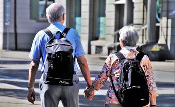 Mesto Žilina spúšťa novú sociálnu službu, pomocou SOS gombíka si budú môcť seniori privolať pomoc