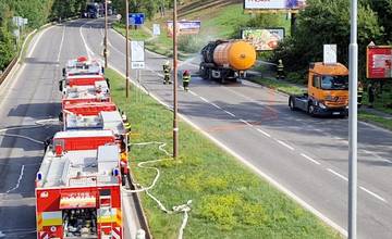 VIDEO: Na Košickej ulici horel kamión, premávka je úplne zastavená v obidvoch smeroch