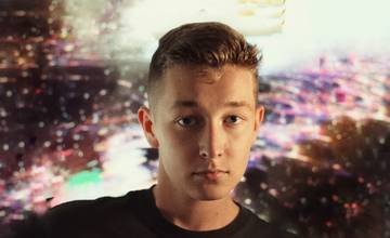 Mladý skladateľ zo Žiliny vydáva svoj prvý album s modernou vážnou hudbou, ktorá vás privedie do vesmíru