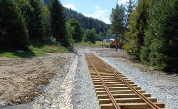 V skanzene Vychylovka sa pokračuje s rekonštrukciou Historickej lesnej úvraťovej železnice