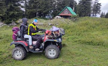 Horská záchranná služba pomáhala v Salaši pod Suchým vrchom mladej českej turistke so žalúdočnými ťažkosťami