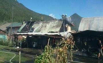 Pri požiari domu v obci Hubová zasahovalo 35 hasičov, škody sú odhadnuté na 200-tisíc eur