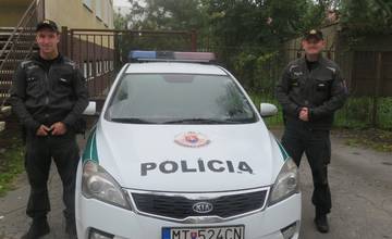 Policajti z Vrútok vo vyhrotenej situácii zachránili život 29-ročnému mužovi