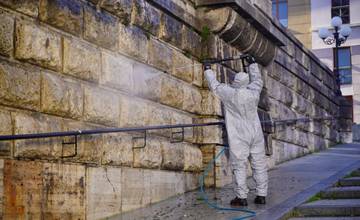 V centre Žiliny začali s čistením kamennej balustrády, celková cena prác je 78-tisíc eur