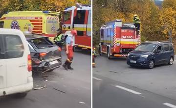 Pri obci Stráňavy došlo k zrážke viacerých vozidiel, premávka je spomalená