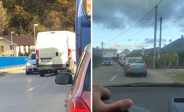 AKTUÁLNE: Doprava na Kysuciach kolabuje, motoristi čakajú hodinu a pol v obojsmerných kolónach