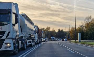 V Žiline opäť kolabuje doprava. Autá stoja na hlavných ťahoch, v uliciach centra mesta i na sídliskách