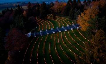 Žiara z kahancov vyzdobila vojenský cintorín na vrchu Háj pri Liptovskom Mikuláši