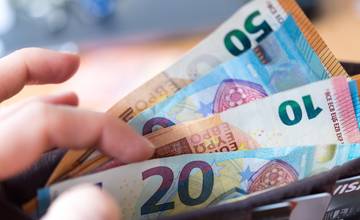 Ďalšie najzraniteľnejšie skupiny ľudí dostanú inflačnú pomoc, vláda im prerozdelí 15,6 milióna eur