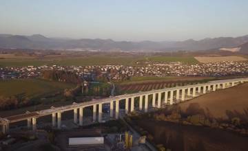 VIDEO: Pozrite si aktuálne novembrové zábery z výstavby kľúčového úseku diaľnice D1 pri Žiline