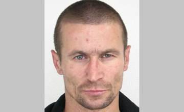 Polícia žiada o pomoc pri pátraní: Michal Košík z Rajca je obvinený z výtržníctva, teraz sa ukrýva pred zákonom