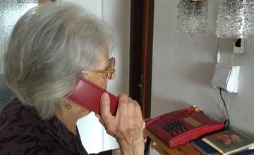 Podvodníci presvedčili 77-ročnú ženu, aby im odovzdala tašku s cennosťami za viac než 9-tisíc eur