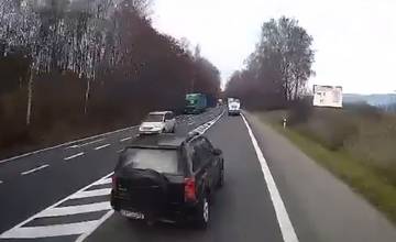 VIDEO: Posádku osobného vozidla na ceste I/18 pred vážnou nehodou zachránil pohotový kamionista