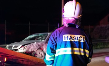 Pomoc hasičov bola pri dopravných nehodách potrebná aj počas Vianoc. Zo staníc vyrazili na cesty až 31-krát