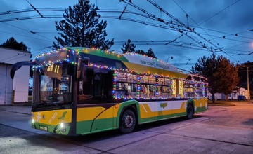 Žilinčania majú dnes a zajtra poslednú šancu previezť  sa vianočným trolejbusom