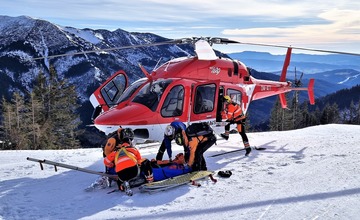 V Jasnej zasahovali leteckí záchranári, 19-ročná americká lyžiarka sa zrazila s dvomi lyžiarmi