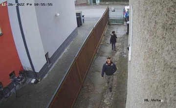 Dvaja muži neoprávnene vstupujú do dvorov v centre Žiliny, ich obyvatelia varujú pred odcudzením majetku