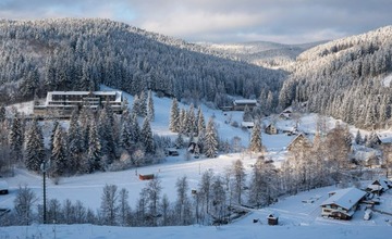 Lyže, termálne bazény, saunové rituály aj frgále: Vyrazte na zimnú dovolenku do Veľkých Karlovíc