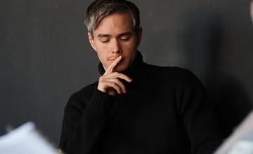 Ženy unavené spoločnosťou unikajú do izolácie: Žilinské divadlo uvádza adaptáciu Rozhovoru s členkou kultu