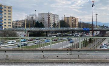 Doprava na žilinskom mestskom okruhu opäť kolabuje, autá sa hýbu krokom