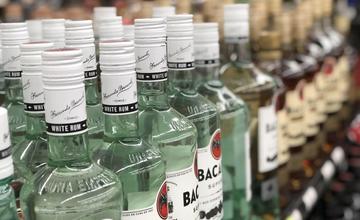 Cena alkoholických nápojov vzrastie, spotrebná daň na lieh sa zvýšila o 30 percent