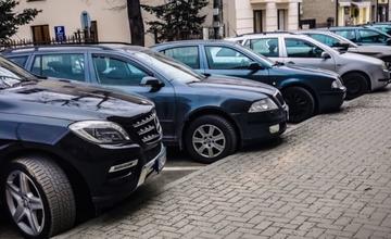 Problémy s parkovaním riešia aj v Čadci, mesto prichádza s novými pravidlami