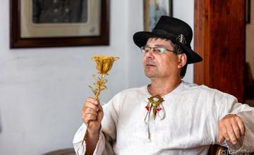 VIDEO: Juraj Šerík založil drotárske múzeum v Dlhom Poli, župa mu udelila významné ocenenie