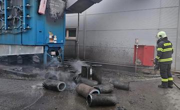 FOTO: V Turčianskych Tepliciach horel filter vo výrobnej hale, hasiči zasahovali od skorého rána