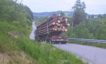 Po kysuckých cyklotrasách začali jazdiť kamióny, vyvážajú drevo do Poľska