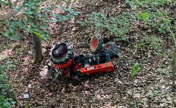 V lese pri Veľkom Rovnom sa s traktorom prevrátil 54-ročný muž. Po nehode zistili, že bol opitý