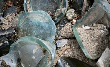 K výstave Črepiny v žilinskej Galérii F inšpirovalo Pavla Ďurča búranie starej pekárne