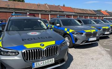 Žilinskí policajti si prevzali nové autá. Služobné úlohy budú plniť aj na BMW za vyše 70-tisíc eur