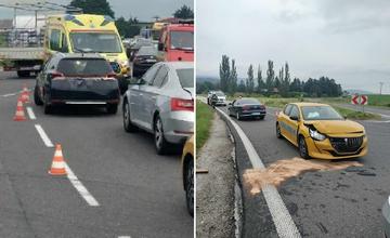 Na hlavnom ťahu cez Turčianske Teplice sa zrazili tri autá, jedna osoba utrpela zranenia