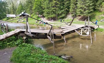 V Kvačianskej doline sa zrútil mostík, zranenej turistke museli pomáhať horskí záchranári