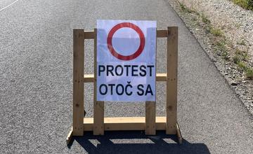 V žilinskej mestskej časti Bytčica prebieha protest proti tranzitnej doprave, mesto s obyvateľmi rokuje