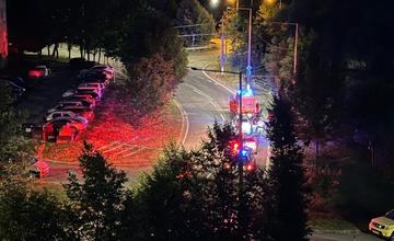 VIDEO: Neosvetlený opitý cyklista na Hájiku narazil do auta, so zraneniami skončil v nemocnici