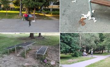 FOTO: Mesto odstránilo lavičky na Hlinách, ktoré znečisťovali bezdomovci. Tí sa presunuli o pár metrov ďalej