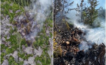 FOTO: V Nízkych Tatrách vypukol požiar. V horskom sedle Čertovica zasahuje 17 hasičov