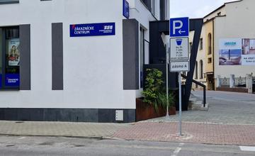 Nové dopravné značenia v Žiline sú otočené správne. Vyhláška ich osadenie pozdĺžne s osou vozovky dovoľuje