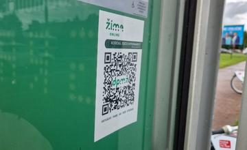 Zabudnite na rozpisy spojov. Na zastávkach žilinskej MHD vám v lepšej orientácii pomôžu QR kódy