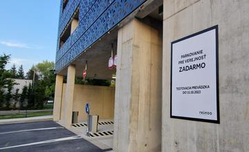 Nový parkovací dom na Poštovej je v testovacej prevádzke, verejnosť zaparkuje zadarmo
