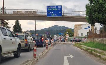 FOTO: Doprava v Žiline opäť kolabuje, vo všetkých smeroch sa tvoria kolóny. Meškajú aj spoje MHD