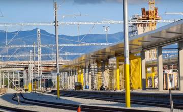 VIDEO: Žilina je o krok bližšie k modernej železničnej stanici. Pozrite si septembrové zábery z rekonštrukcie