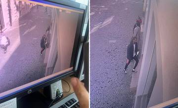 FOTO: Tento muž mal z predajne v centre Žiliny ukradnúť peniaze a doklady. Poznáte ho?
