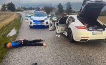 VIDEO: Erik v Porsche unikal policajtom cez pol Žiliny. V minulosti bol obvinený aj z vydierania a ublíženia na zdraví
