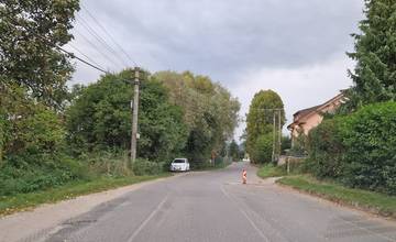 Vyfrézovanú cestu v obciach pri Žiline zalejú asfaltom už v najbližšie dni