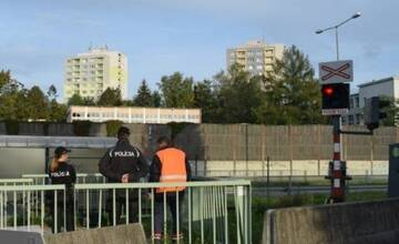 Na železničnom priecestí v Žiline narazil vlak do 62-ročnej cyklistky. Po nehode ju previezli do nemocnice