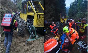 Na Orave zasahovali leteckí záchranári, prevrátený traktor privalil 25-ročného muža