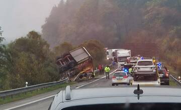 Vážna nehoda na oravskej R3. Kamión ostal prevrátený v priekope, hasiči hlásia zranených